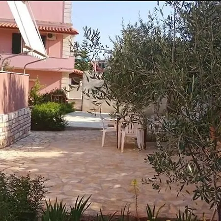 Victoria Apartment *