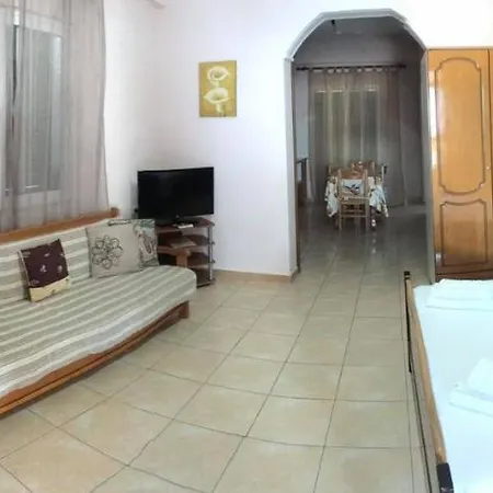 Victoria Apartment *