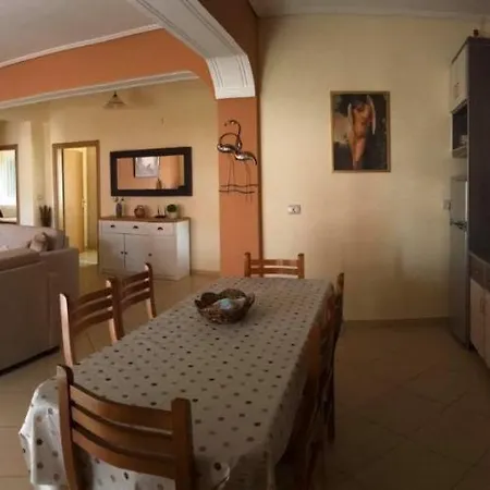Victoria Apartment *